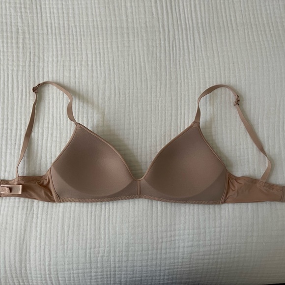 SKIMS Wireless Form T-Shirt Demi Bra - Picture 4 of 9